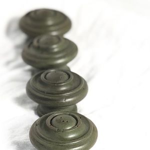Green wooden knobs/drawer pulls set of 12 (nwot)